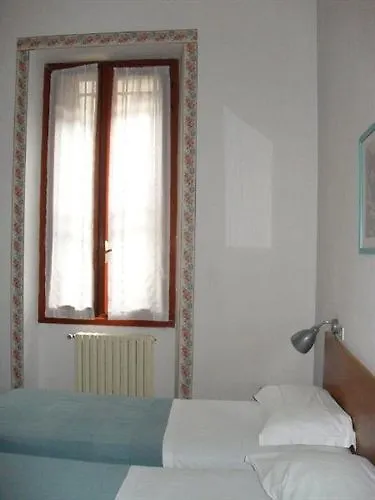 Hotel Malta Milan 0*,  Italy