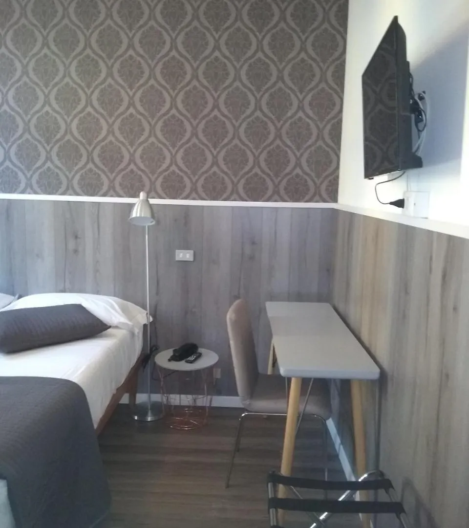 Hotel Malta Milan 0*,  Italy